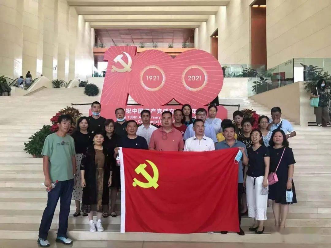 鲜奶运输车找不同
